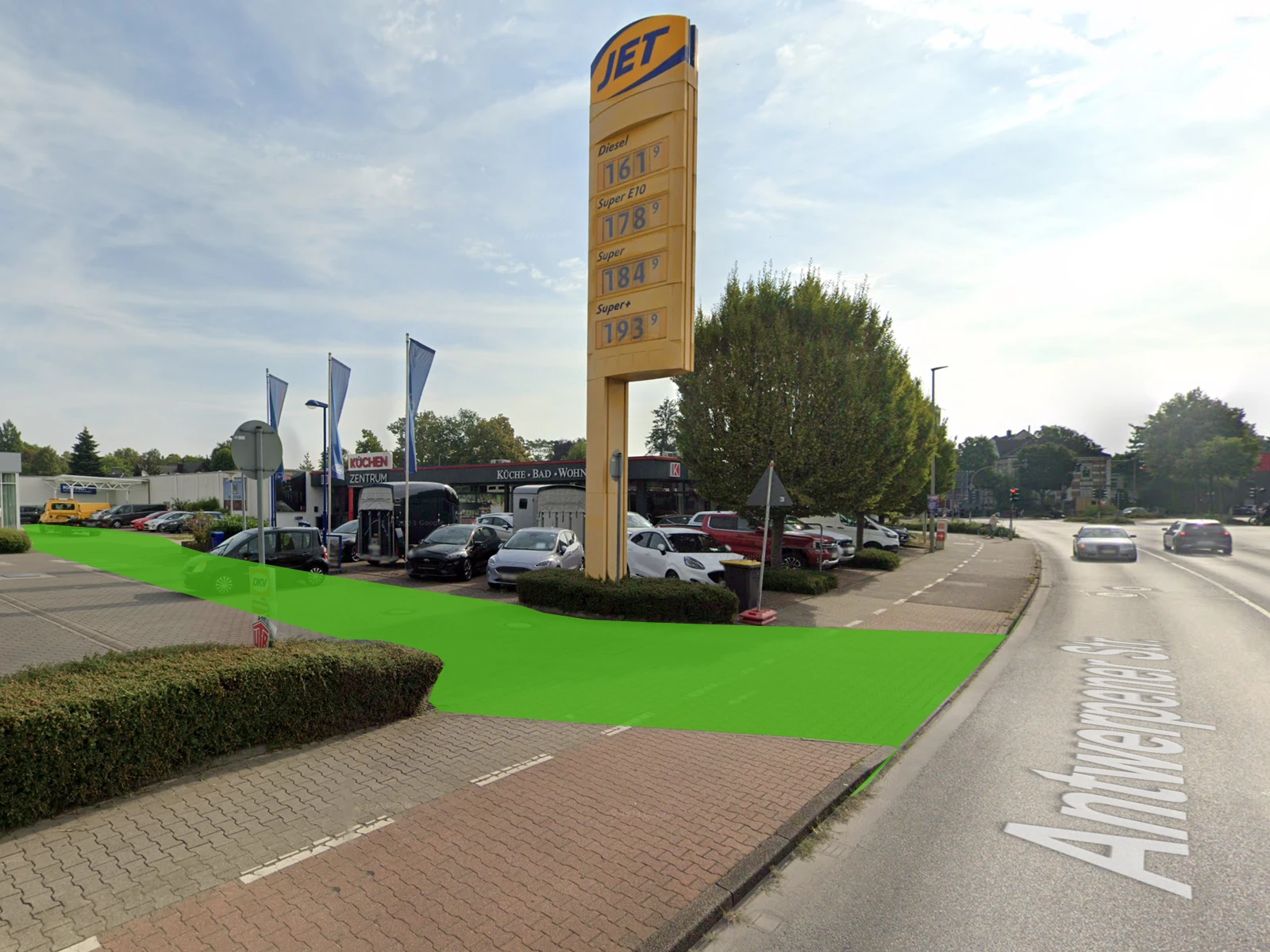 Zufahrt zu BELANDO Betten Erkelenz über die JET-Tankstelle